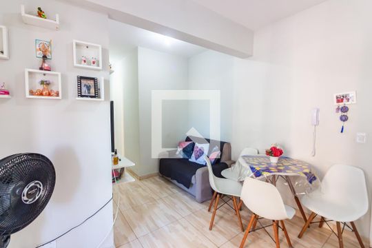 Sala de apartamento à venda com 2 quartos, 48m² em Padroeira, Osasco