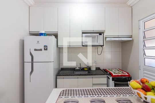 Cozinha de apartamento à venda com 2 quartos, 48m² em Padroeira, Osasco