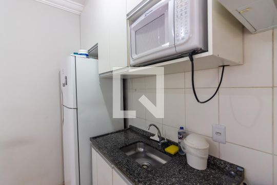 Cozinha de apartamento à venda com 2 quartos, 48m² em Padroeira, Osasco