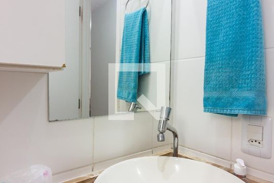 Banheiro de apartamento à venda com 2 quartos, 48m² em Padroeira, Osasco