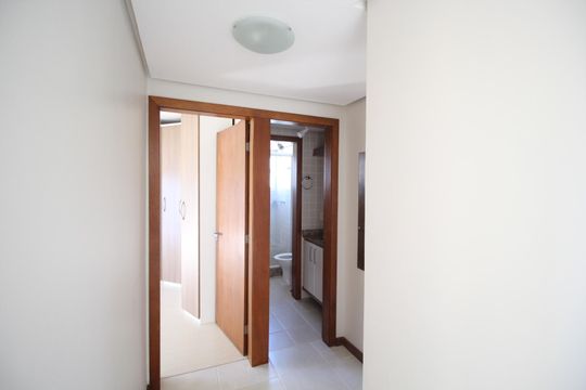 Corredor de apartamento à venda com 2 quartos, 70m² em Floresta, Porto Alegre