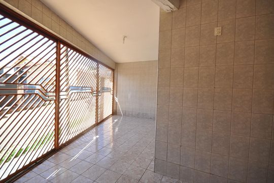 Garagem de casa à venda com 3 quartos, 320m² em Vila Isolina Mazzei, São Paulo
