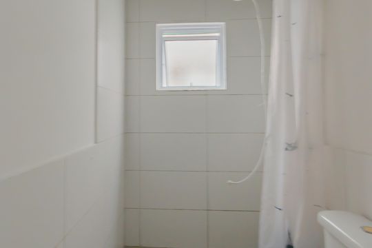Banheiro de kitnet/studio para alugar com 1 quarto, 25m² em Cambuci, São Paulo