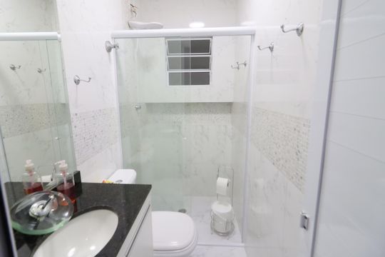 Banheiro 2 de casa à venda com 3 quartos, 155m² em Veloso, Osasco