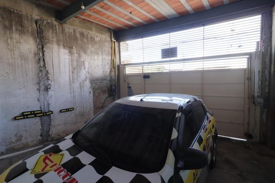 Garagem de casa à venda com 3 quartos, 155m² em Veloso, Osasco