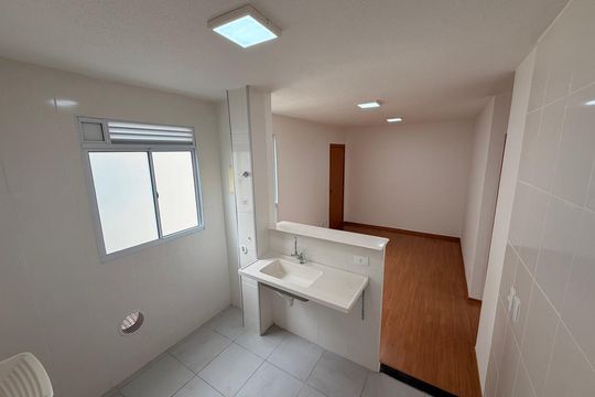Cozinha de apartamento à venda com 2 quartos, 40m² em Chácara das Pedras, Porto Alegre