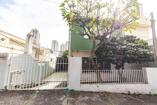 Fachada de casa à venda com 3 quartos, 176m² em Vila Bertioga, São Paulo