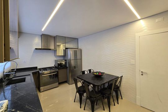 Cozinha  de casa à venda com 4 quartos, 300m² em Vila Galvão, Guarulhos