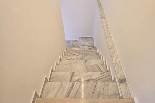 Escada acesso a Sala  de casa à venda com 4 quartos, 300m² em Vila Galvão, Guarulhos