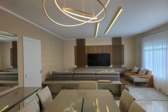 Casa à venda com 4 quartos, 300m² em Vila Galvão, Guarulhos