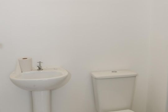 Banheiro de apartamento para alugar com 2 quartos, 42m² em Lapa de Baixo, São Paulo