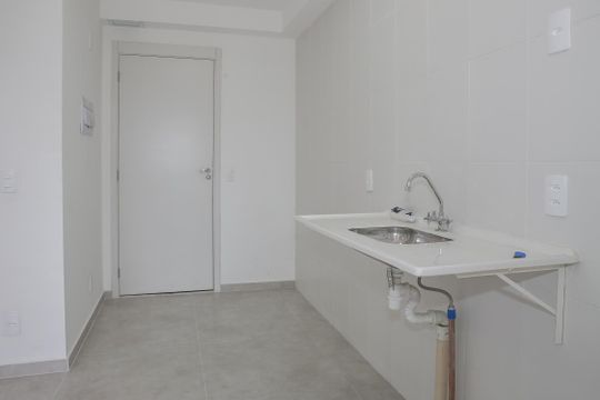 Cozinha de apartamento para alugar com 2 quartos, 42m² em Lapa de Baixo, São Paulo