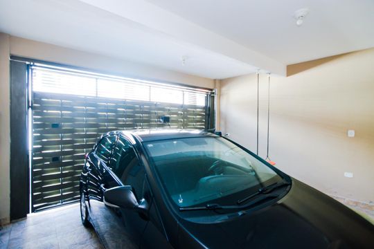 Garagem de casa à venda com 2 quartos, 125m² em Jardim Santa Cecilia, Guarulhos
