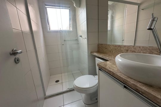 Banheiro de apartamento para alugar com 2 quartos, 51m² em Centro, Barueri