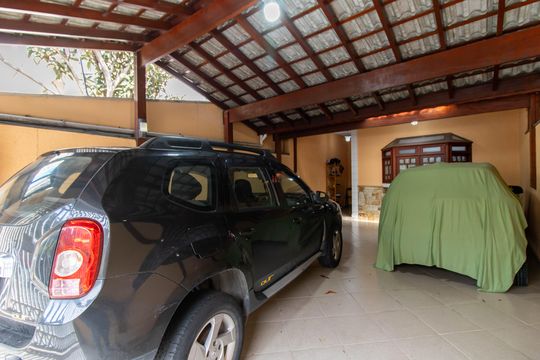 Garagem de casa à venda com 4 quartos, 177m² em Jardim Zaira, Guarulhos