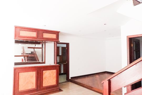 Sala de casa à venda com 4 quartos, 225m² em Barra da Tijuca, Rio de Janeiro