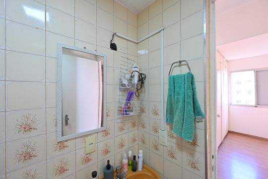 Banheiro Social de apartamento à venda com 3 quartos, 70m² em Vila Monte Alegre, São Paulo