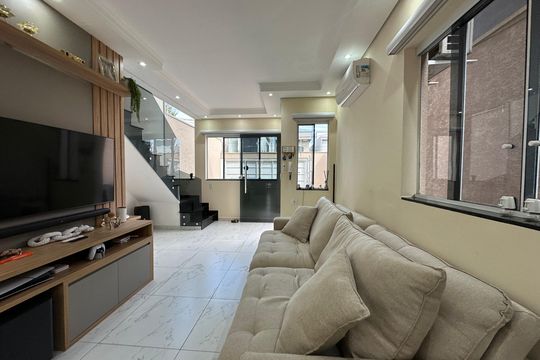 Sala de casa de condomínio à venda com 2 quartos, 118m² em Alphaville, Santana de Parnaíba