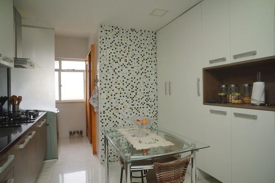 Cozinha de apartamento à venda com 3 quartos, 104m² em Camboinhas, Niterói