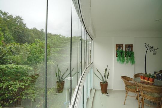 Varanda de apartamento à venda com 3 quartos, 104m² em Camboinhas, Niterói
