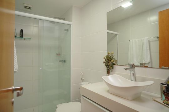 Banheiro Social de apartamento à venda com 3 quartos, 104m² em Camboinhas, Niterói