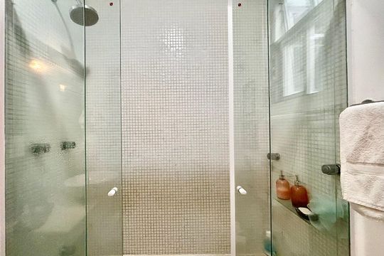 Banheiro social de apartamento para alugar com 2 quartos, 90m² em Leblon, Rio de Janeiro