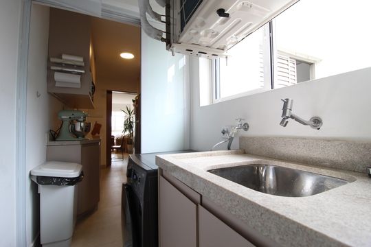 Cozinha e Área de Serviço de apartamento à venda com 2 quartos, 60m² em Vila Olímpia, São Paulo