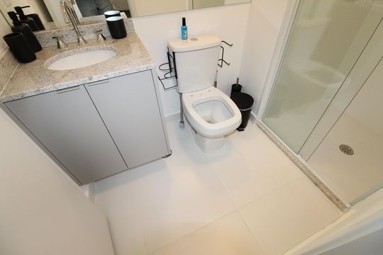 Banheiro da Suíte de apartamento para alugar com 2 quartos, 58m² em Jardim Esplanada, São José dos Campos