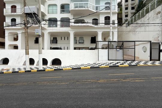 Fachada de apartamento para alugar com 4 quartos, 145m² em Morro do Maluf, Guarujá