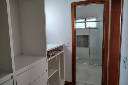 Casa para alugar com 3 quartos, 415m² em Parque Sinai, Santana de Parnaíba