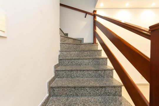 Escada  de casa à venda com 2 quartos, 110m² em Jardim Helena, São Paulo