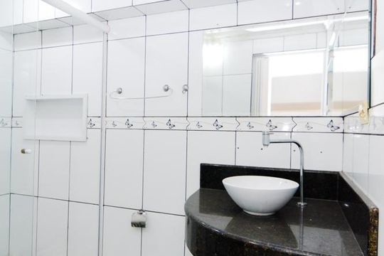 Banheiro de casa para alugar com 2 quartos, 89m² em Jardim Jovaia, Guarulhos