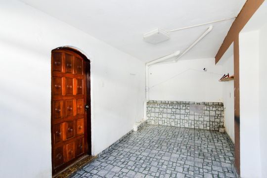 Garagem de casa para alugar com 2 quartos, 89m² em Jardim Jovaia, Guarulhos