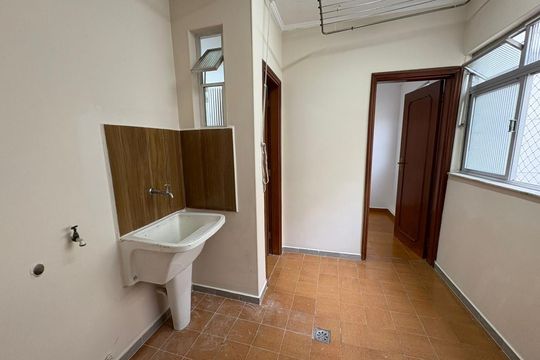 Área de serviço de apartamento para alugar com 3 quartos, 116m² em Gonzaga, Santos