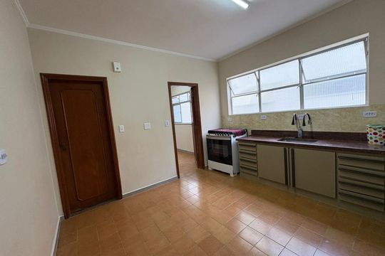 Cozinha de apartamento para alugar com 3 quartos, 116m² em Gonzaga, Santos