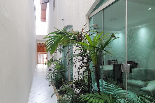 Corredor Externo de casa para alugar com 3 quartos, 200m² em Jardim Itapemirim, São Paulo