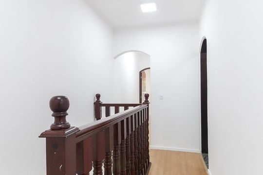 Corredor de casa para alugar com 3 quartos, 200m² em Jardim Itapemirim, São Paulo