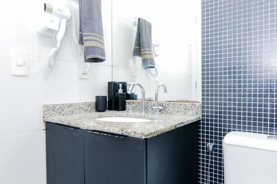 Banheiro de kitnet/studio para alugar com 1 quarto, 38m² em Jardim Flor da Montanha, Guarulhos