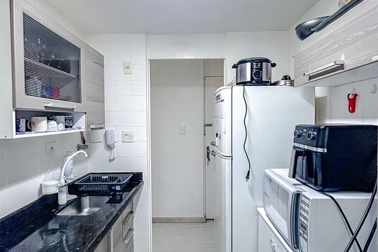 Cozinha de apartamento para alugar com 2 quartos, 45m² em Vila Carrão, São Paulo