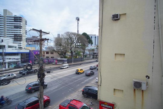 Quarto - Vista de apartamento para alugar com 1 quarto, 55m² em Três Figueiras, Porto Alegre
