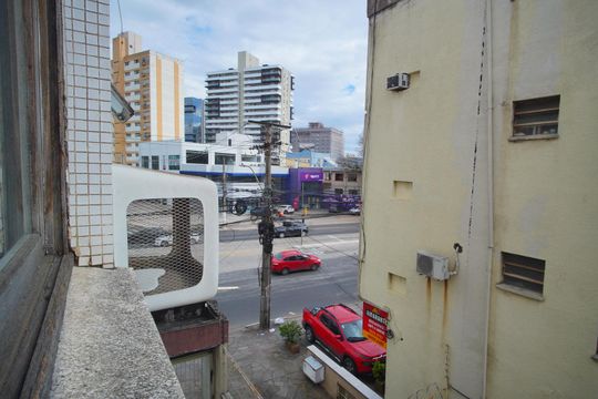 Sala - Vista de apartamento para alugar com 1 quarto, 55m² em Três Figueiras, Porto Alegre