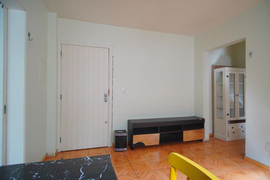 Sala de apartamento para alugar com 1 quarto, 55m² em Três Figueiras, Porto Alegre