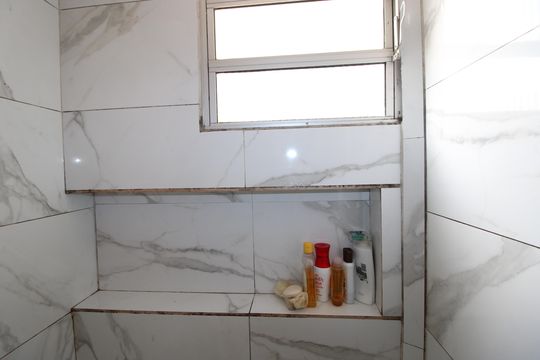 Banheiro de apartamento para alugar com 2 quartos, 49m² em Jardim Marilu, São Paulo