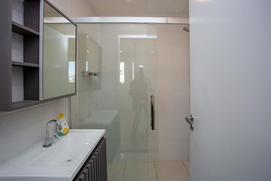 Banheiro de apartamento para alugar com 3 quartos, 55m² em Jardim Canhema, Diadema