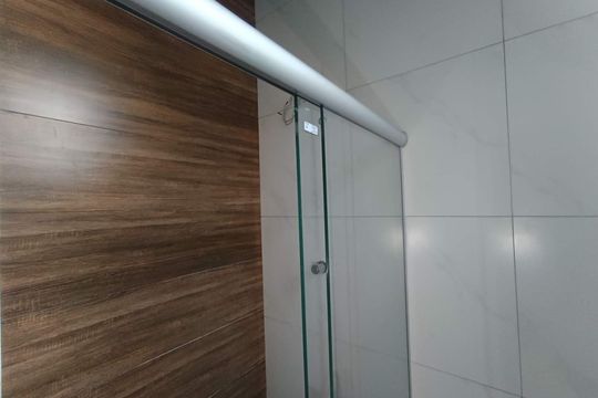 Banheiro de apartamento para alugar com 3 quartos, 60m² em Navegantes, Porto Alegre