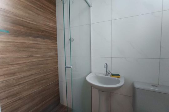 Banheiro de apartamento para alugar com 3 quartos, 60m² em Navegantes, Porto Alegre