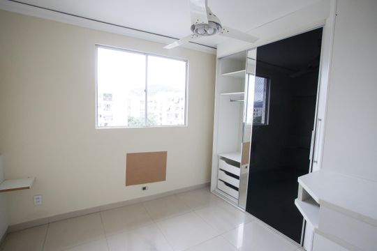 Suíte de apartamento à venda com 2 quartos, 60m² em Taquara, Rio de Janeiro
