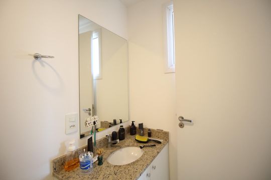 Banheiro da Suíte 1 de apartamento para alugar com 3 quartos, 68m² em Humaitá, Porto Alegre