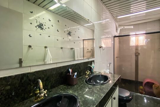 Banheiro da Suíte de casa à venda com 3 quartos, 300m² em Burgo Paulista, São Paulo