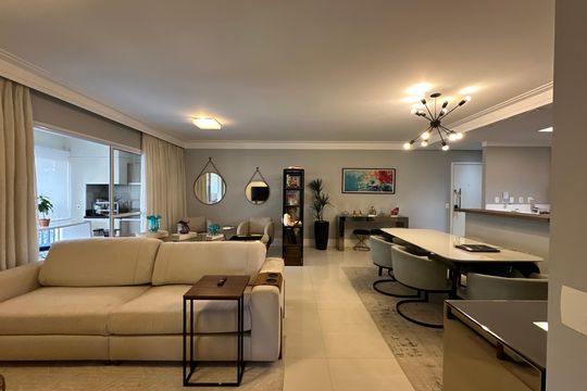 Sala de apartamento à venda com 2 quartos, 110m² em Alphaville, Santana de Parnaíba